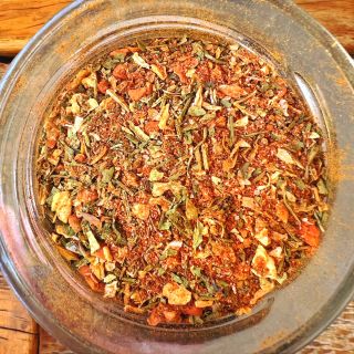 Baby gril je všestranná směs koření, kterou můžete použít snad do čehokoli 😎 Je skvělý do dětských jídel 👧🧒👦, kterým dodá...